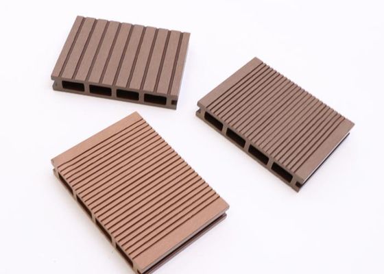 Деревянный настил WPC текстуры украшая доски палубы на открытом воздухе древесины пластиковые составные