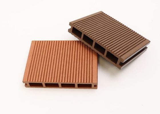 Огнеупорный пол WPC украшая смесь деревянного зерна водоустойчивая на открытом воздухе