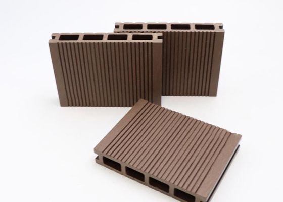 Огнеупорный пол WPC украшая смесь деревянного зерна водоустойчивая на открытом воздухе