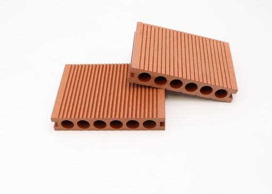 Огнеупорный пол WPC украшая смесь деревянного зерна водоустойчивая на открытом воздухе