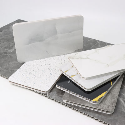 ПВХ-панели для стен ванной комнаты с текстурированной поверхностью