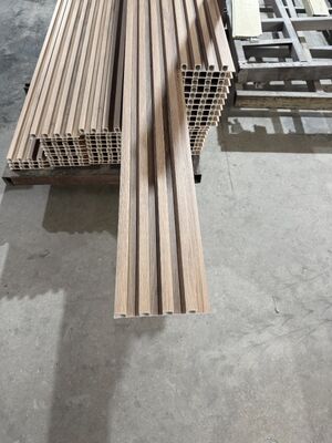 Индивидуальная экологичная внутренняя нерегулярная решетчатая стеновая панель из ДПК 160x24