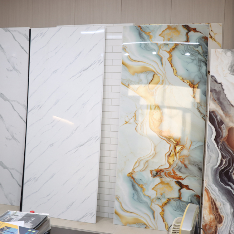 ПВХ-панели для стен ванной комнаты с текстурированной поверхностью