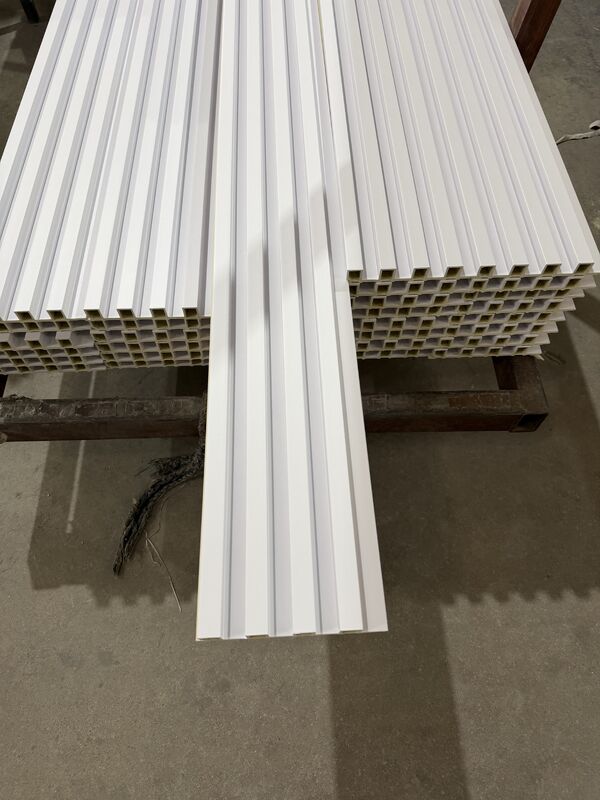 Индивидуальная экологичная внутренняя нерегулярная решетчатая стеновая панель из ДПК 160x24