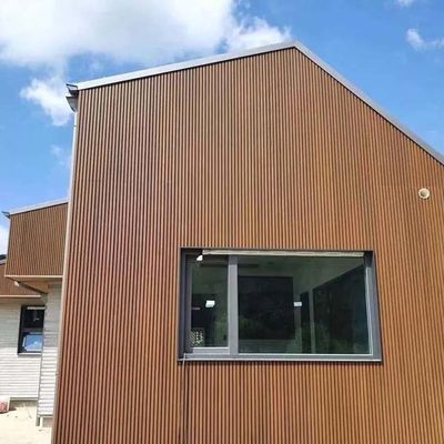 Деревянная пластиковая составная панель внешней стены Co прессовала рифленная панель плакирования WPC
