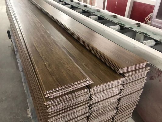 Потолок PVC декоративного пластика деревянный обшивает панелями интерьер панели стены 25cm пластиковый