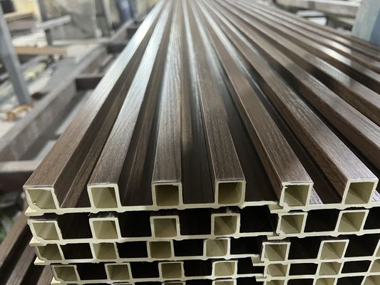 Деревянным жалюзи панели замены WPC составным прокатанное плакированием